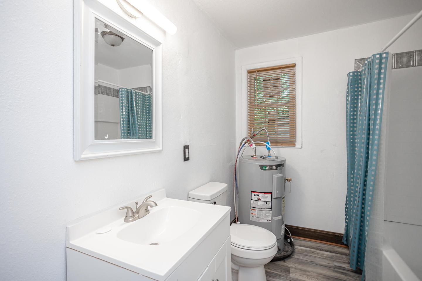 Bathroom(s)