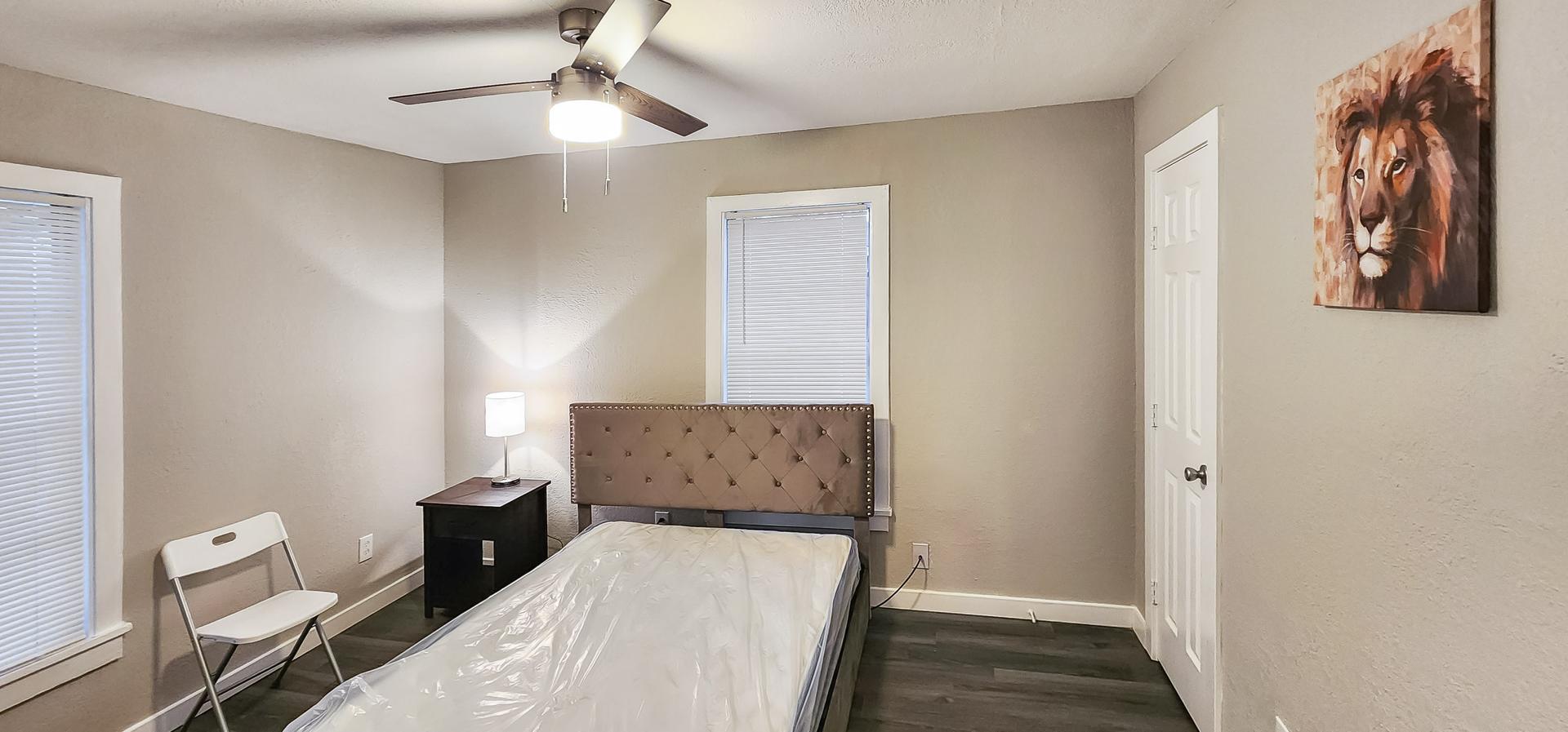 bedroom, detected:ceiling fan, bed, window blind