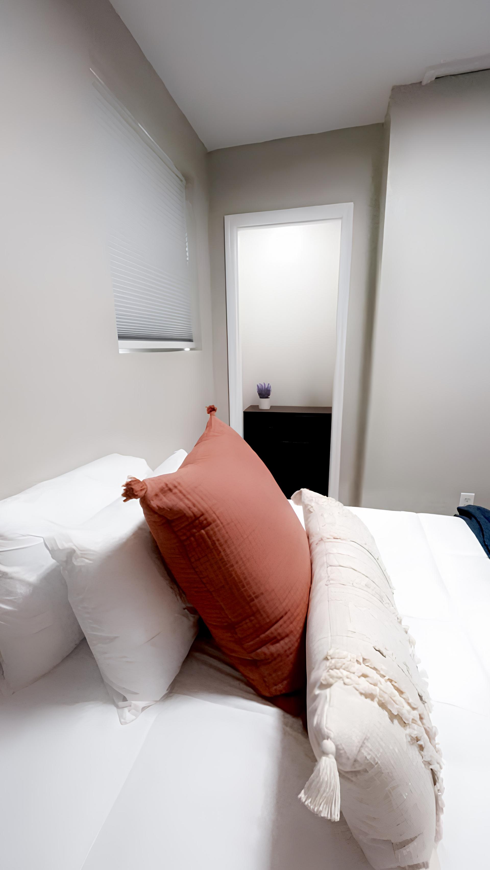 bedroom, detected:bed