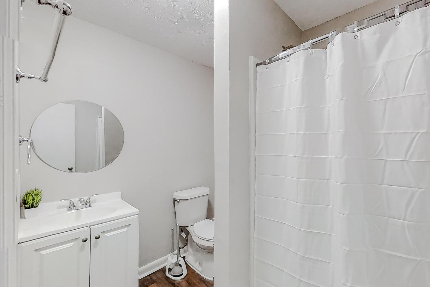Bathroom(s)
