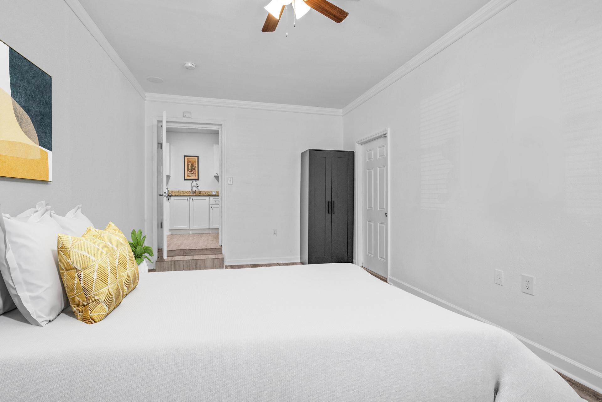bedroom, detected:ceiling fan, bed