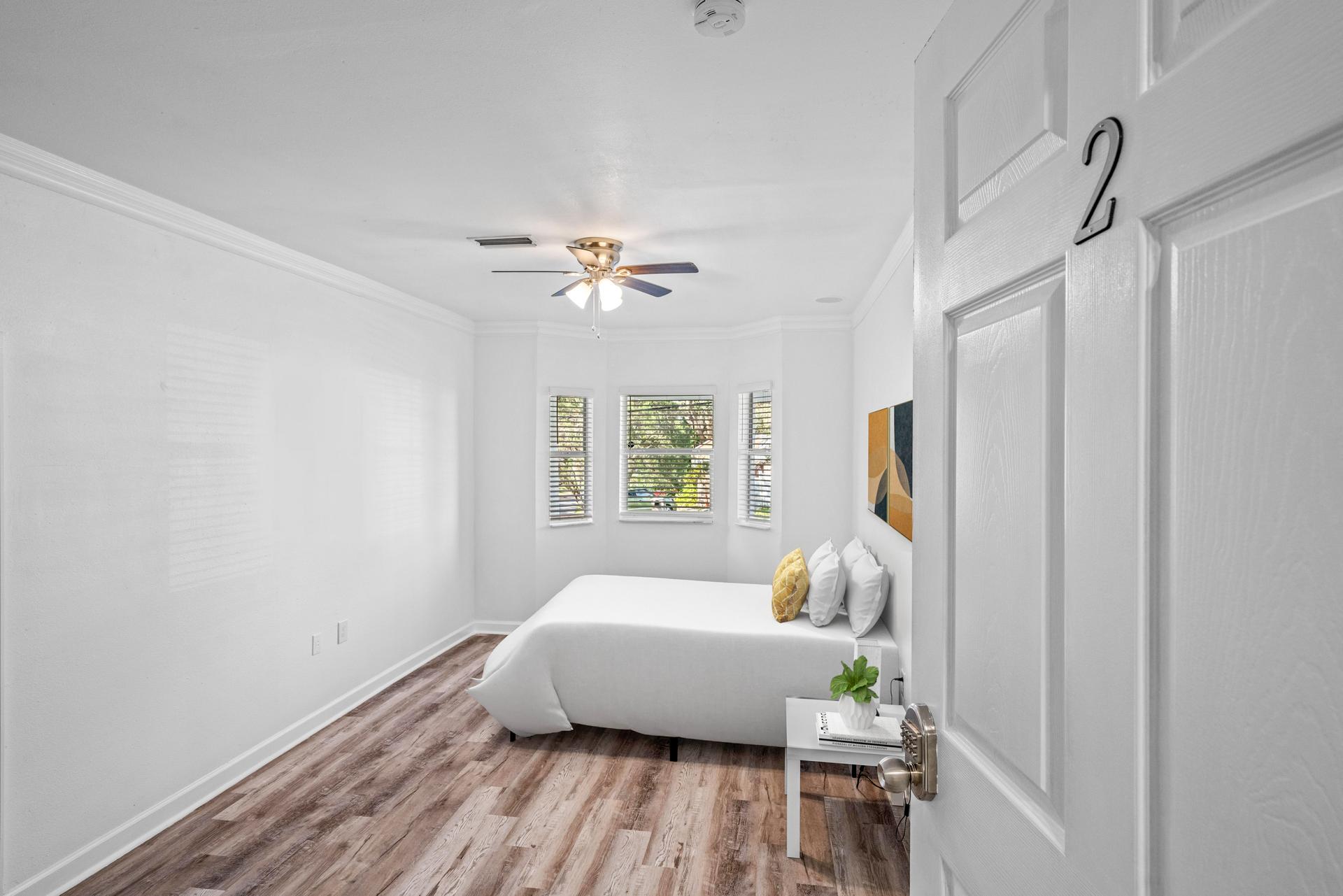 bedroom, detected:ceiling fan, bed, window blind