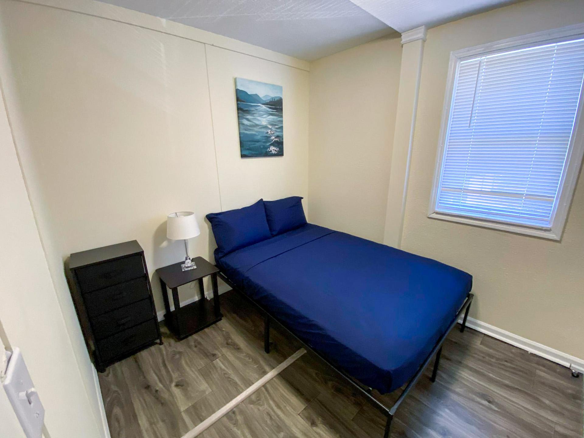 bedroom, detected:window blind, bed