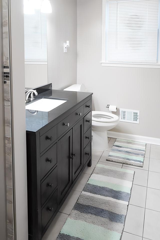Bathroom(s)