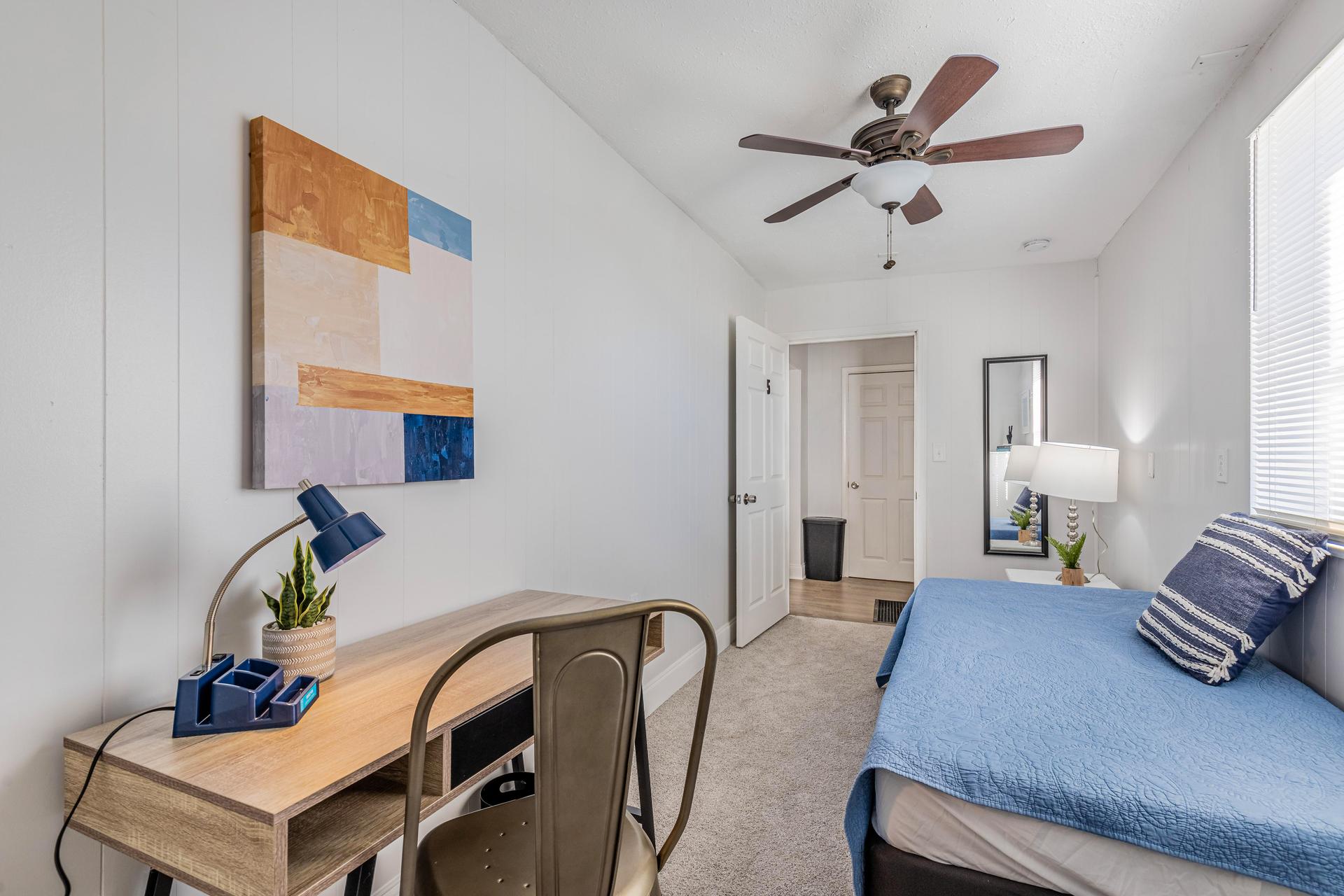 bedroom, detected:ceiling fan, window blind, bed