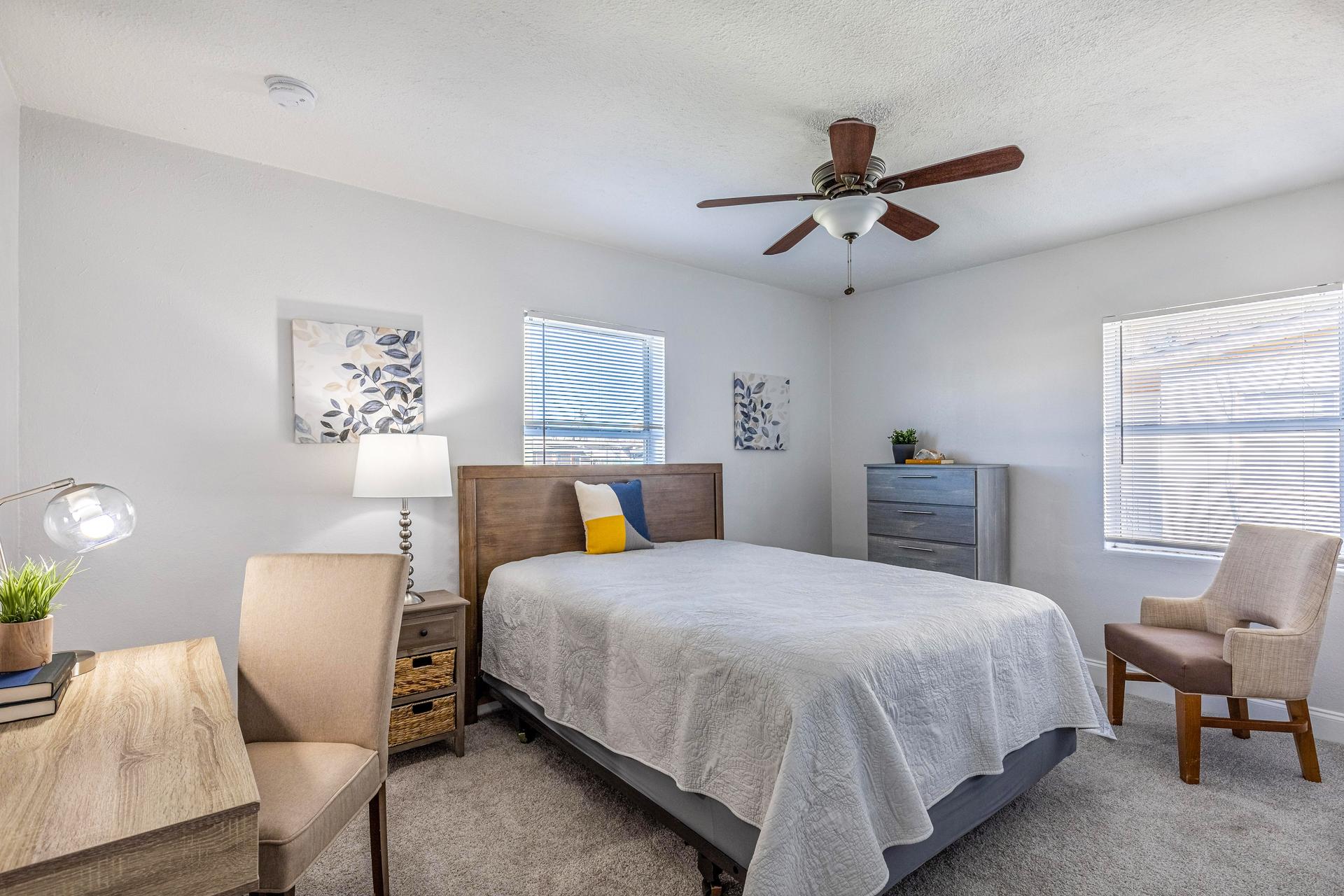 bedroom, detected:ceiling fan, window blind, bed