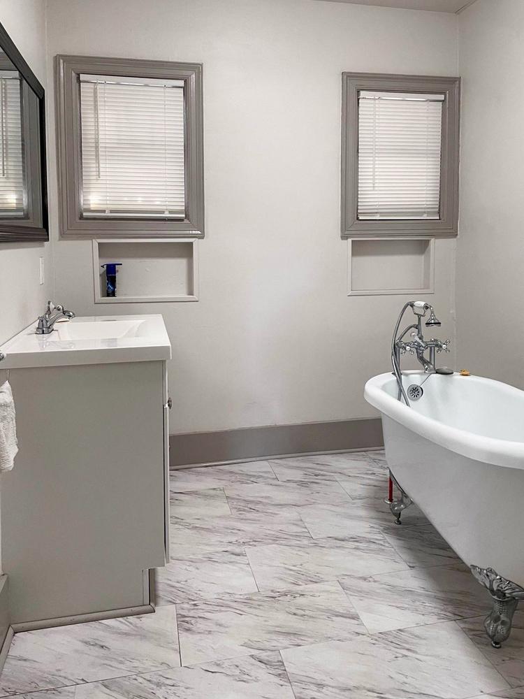 Bathroom(s)