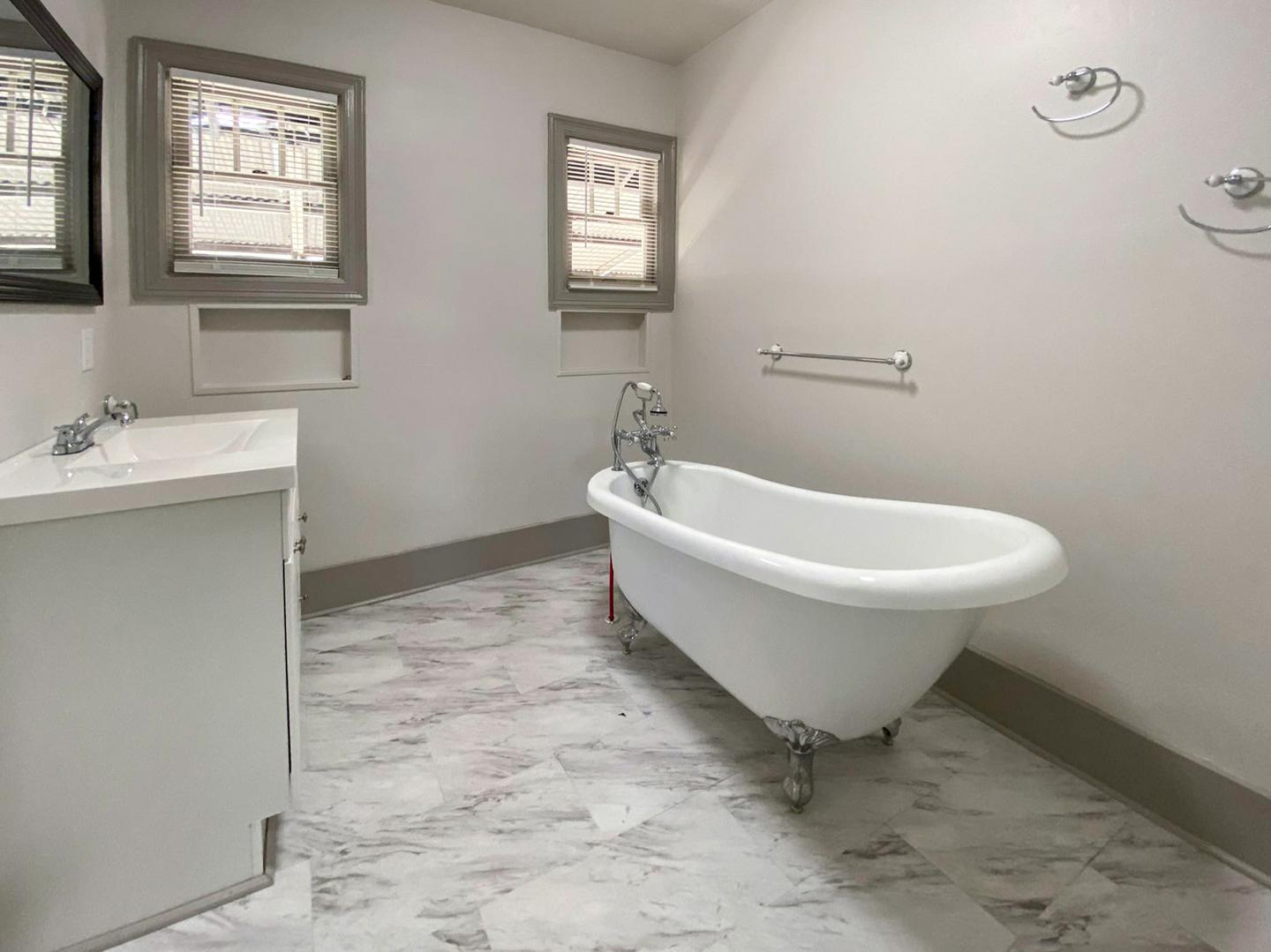 Bathroom(s)