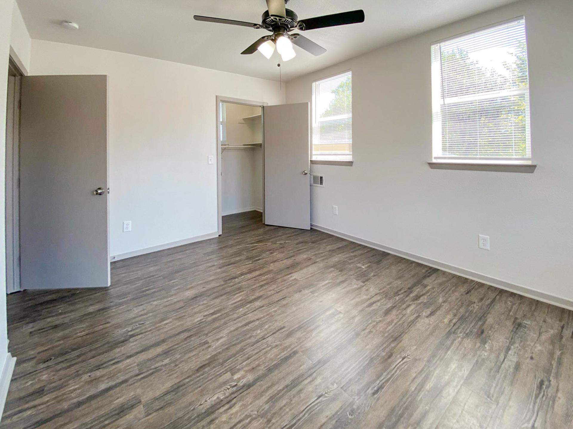living_room, detected:ceiling fan, window blind