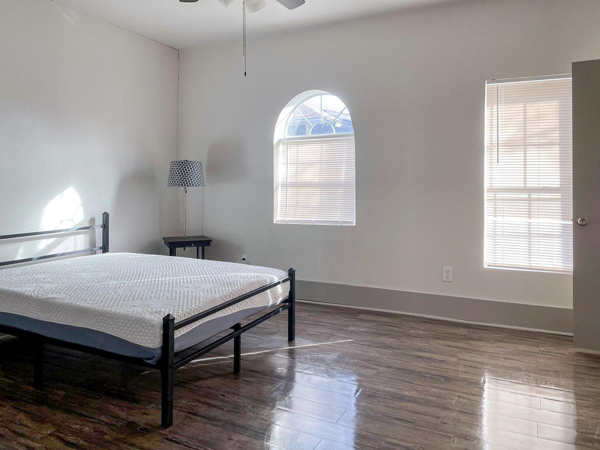 bedroom, detected:ceiling fan, bed, window blind