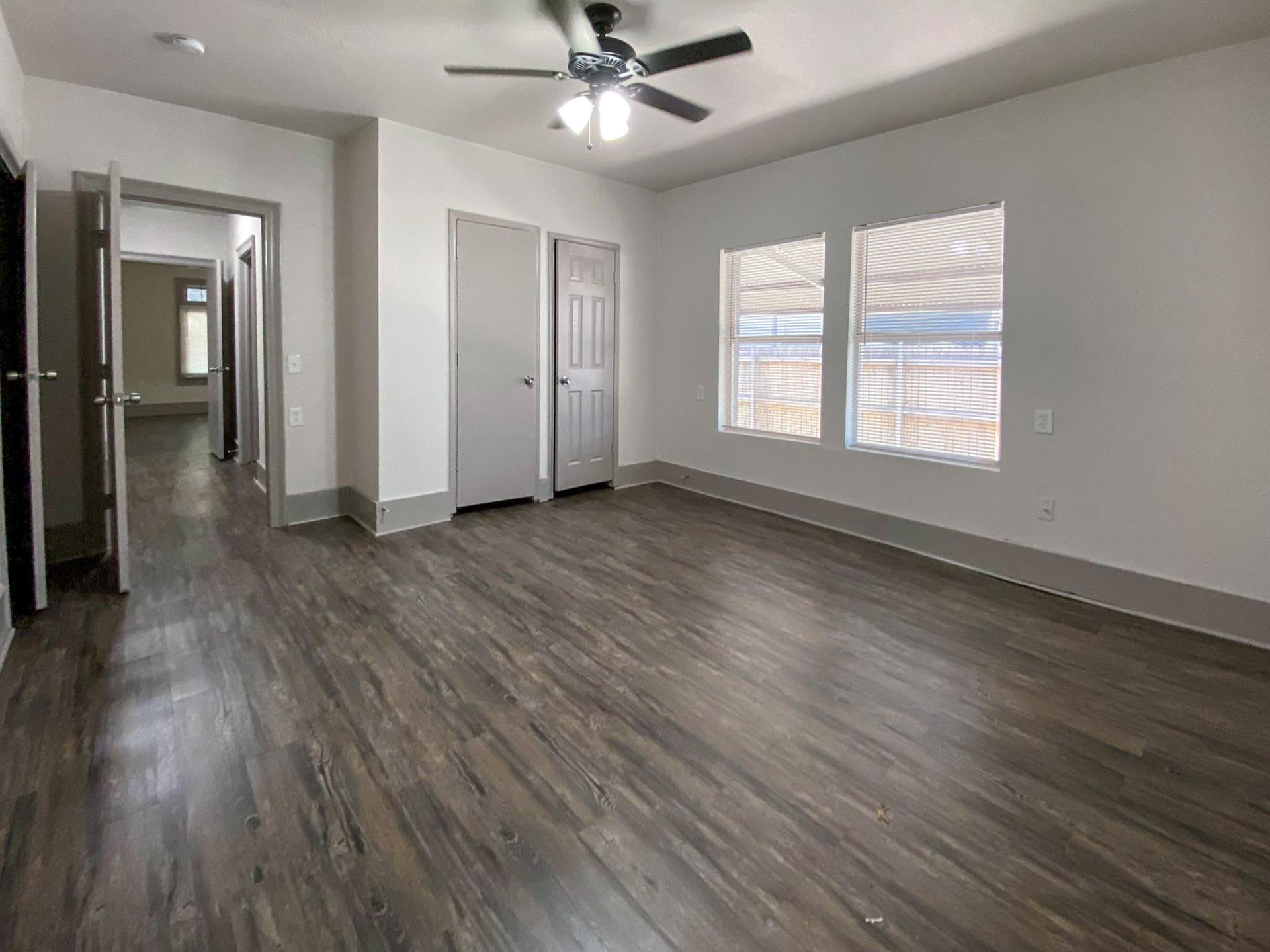 living_room, detected:ceiling fan, window blind