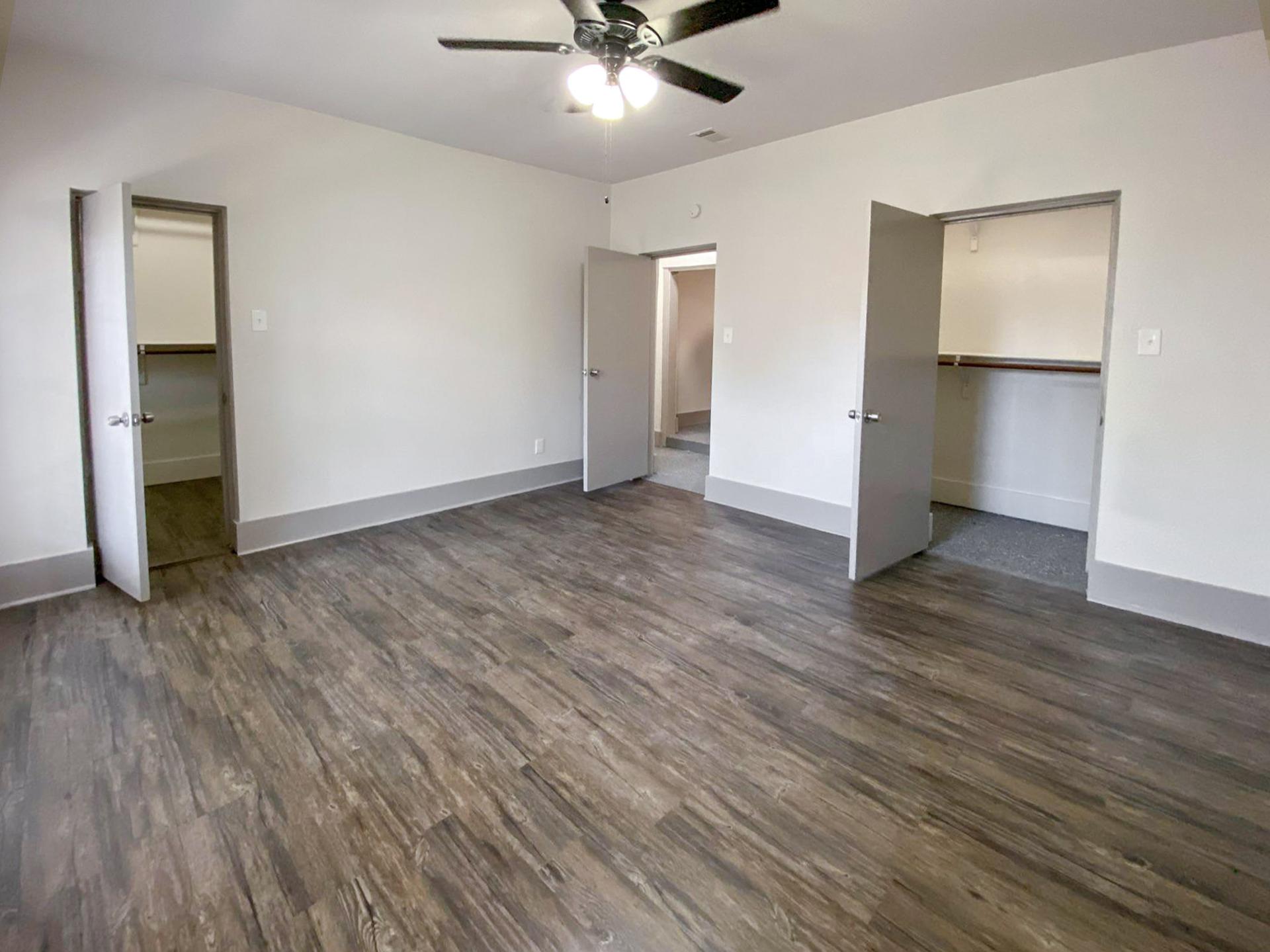 living_room, detected:ceiling fan
