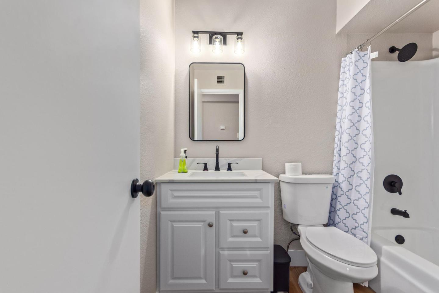 Bathroom(s)