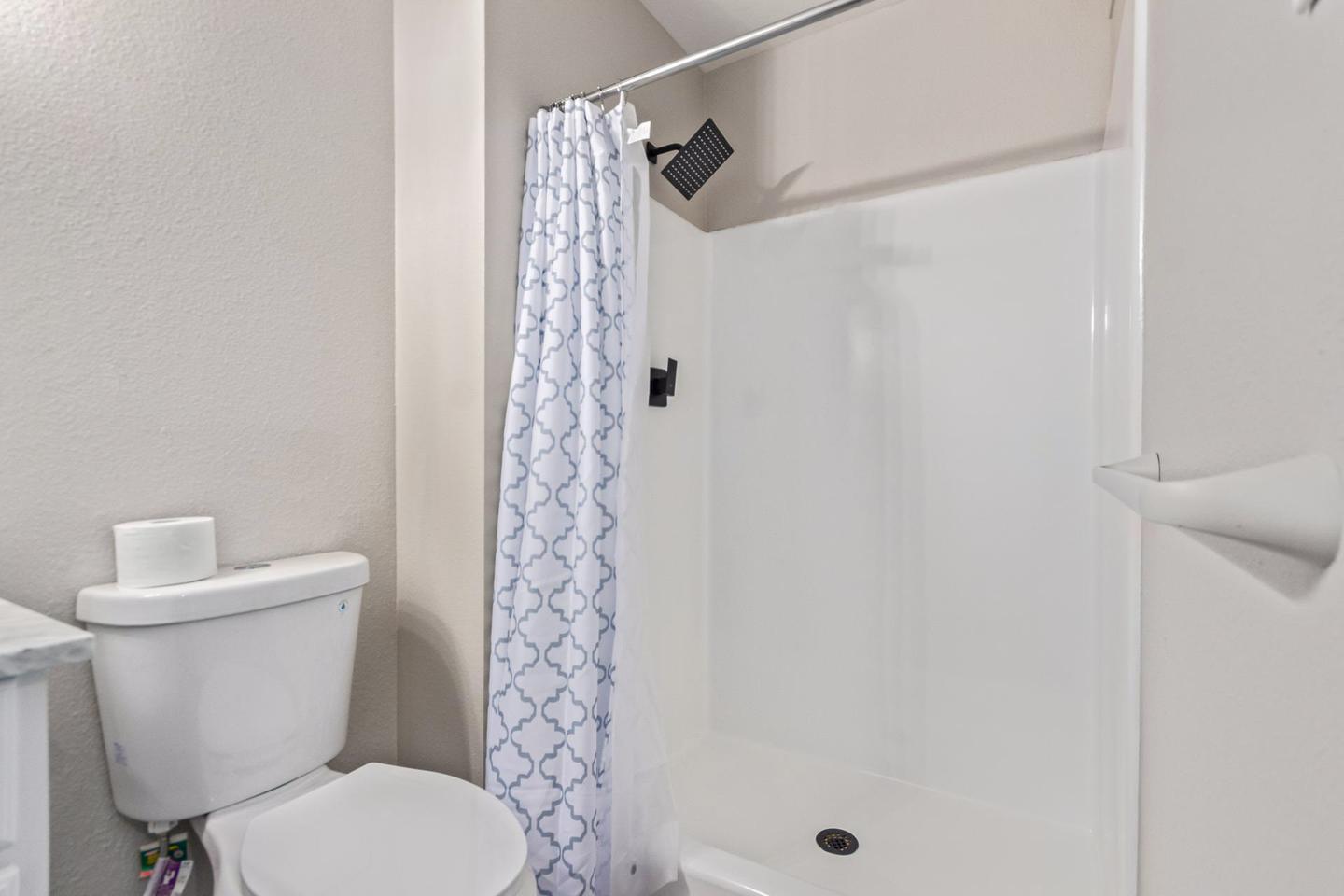 Bathroom(s)