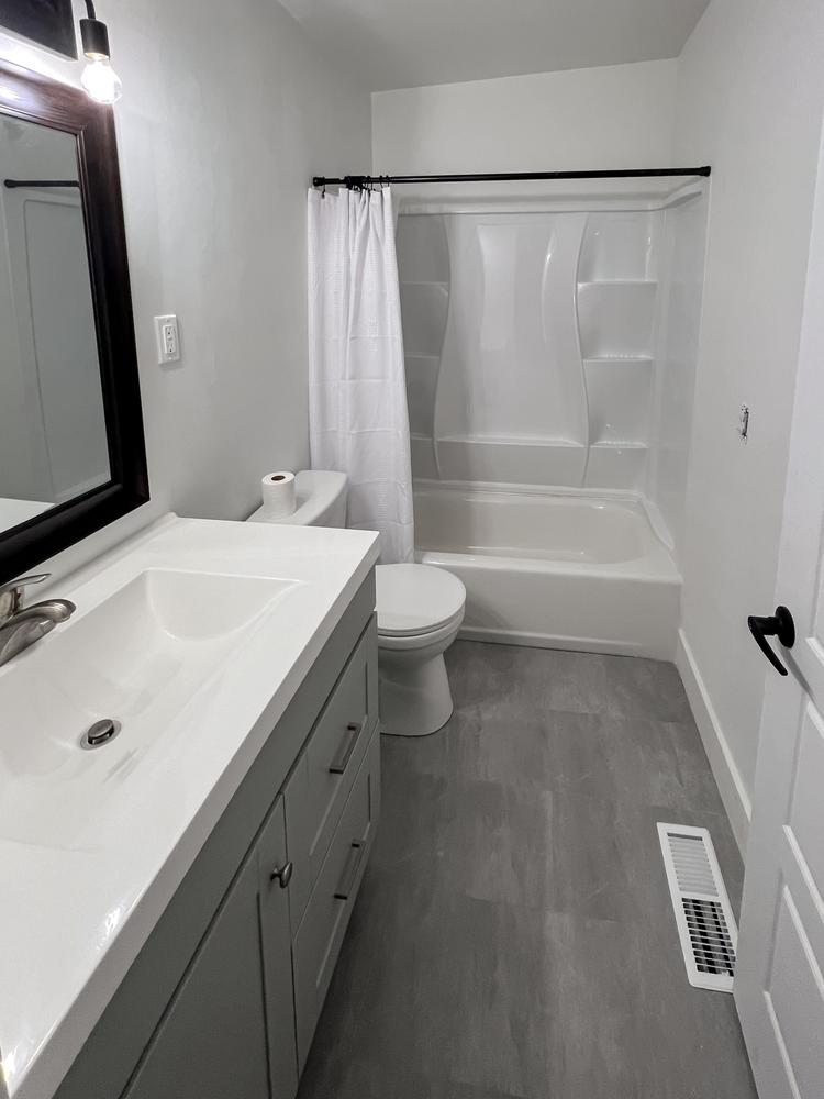Bathroom(s)