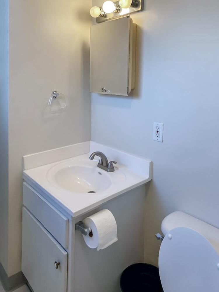 Bathroom(s)