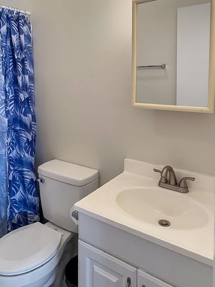 Bathroom(s)