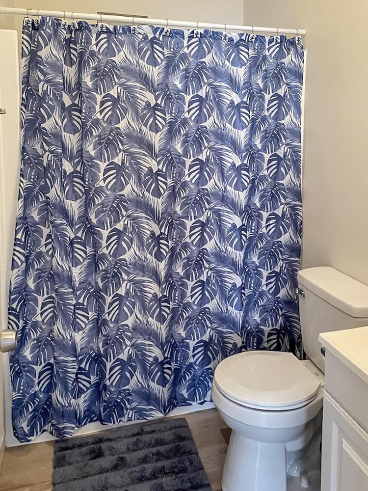 Bathroom(s)