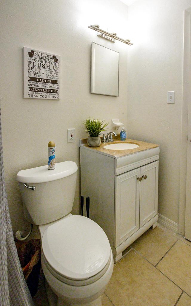 Bathroom(s)