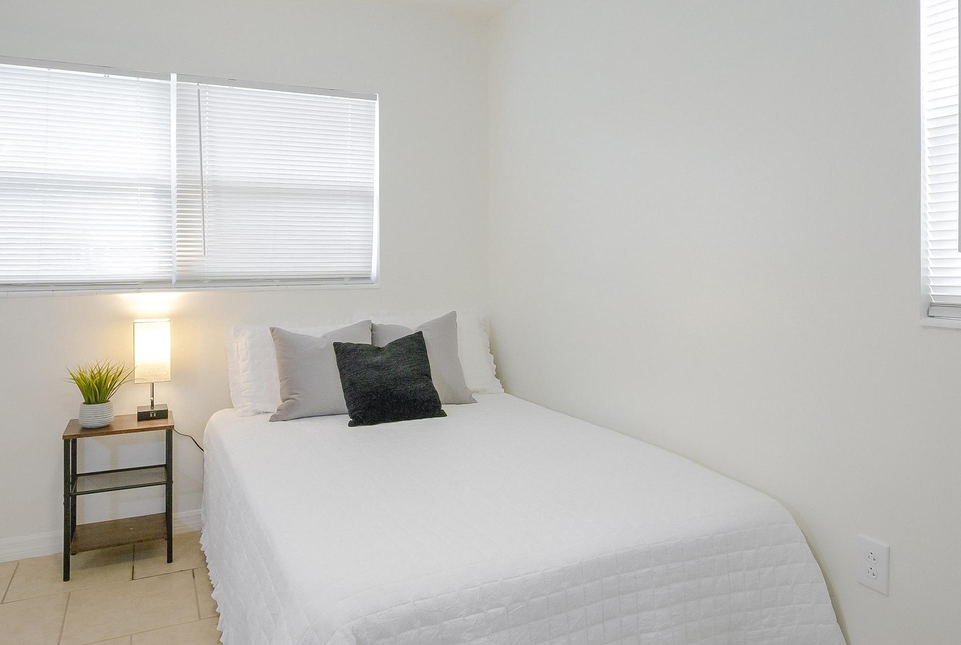 bedroom, detected:window blind, bed