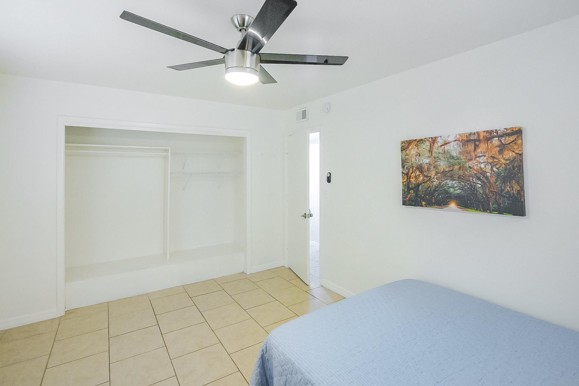 bedroom, detected:ceiling fan, bed