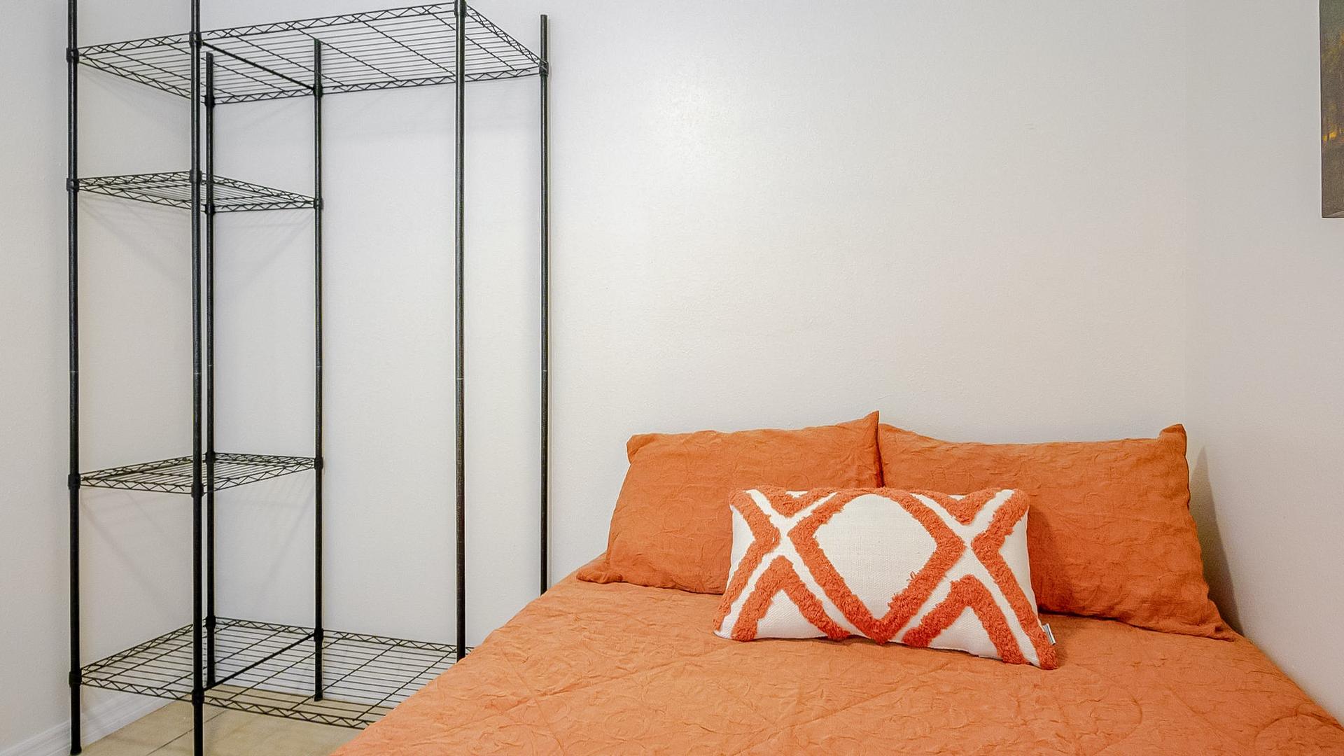 bedroom, detected:bed