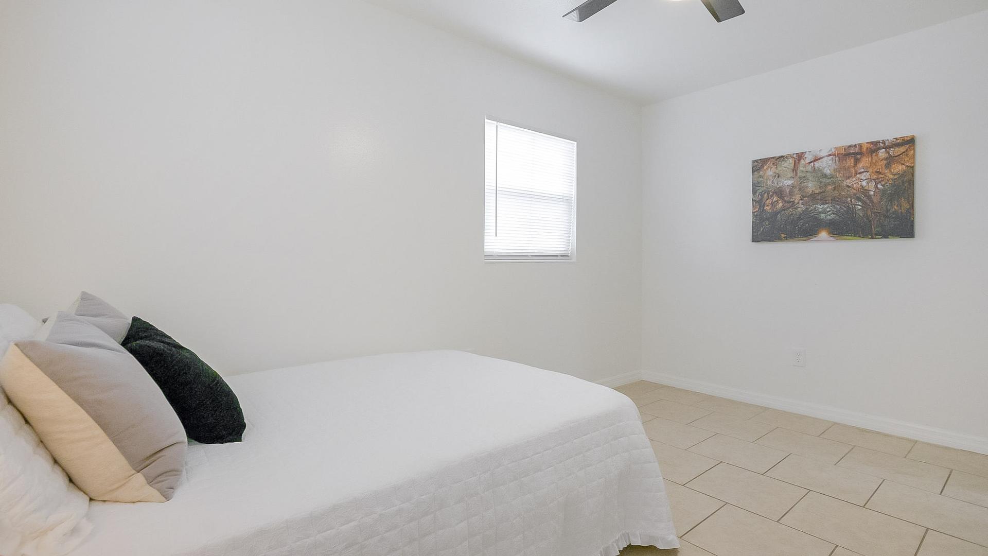 bedroom, detected:ceiling fan, bed, window blind