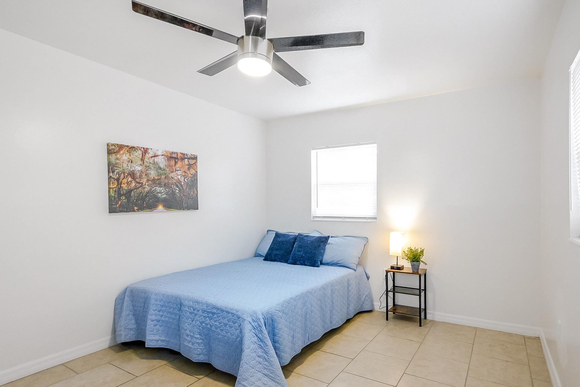 bedroom, detected:ceiling fan, window blind, bed