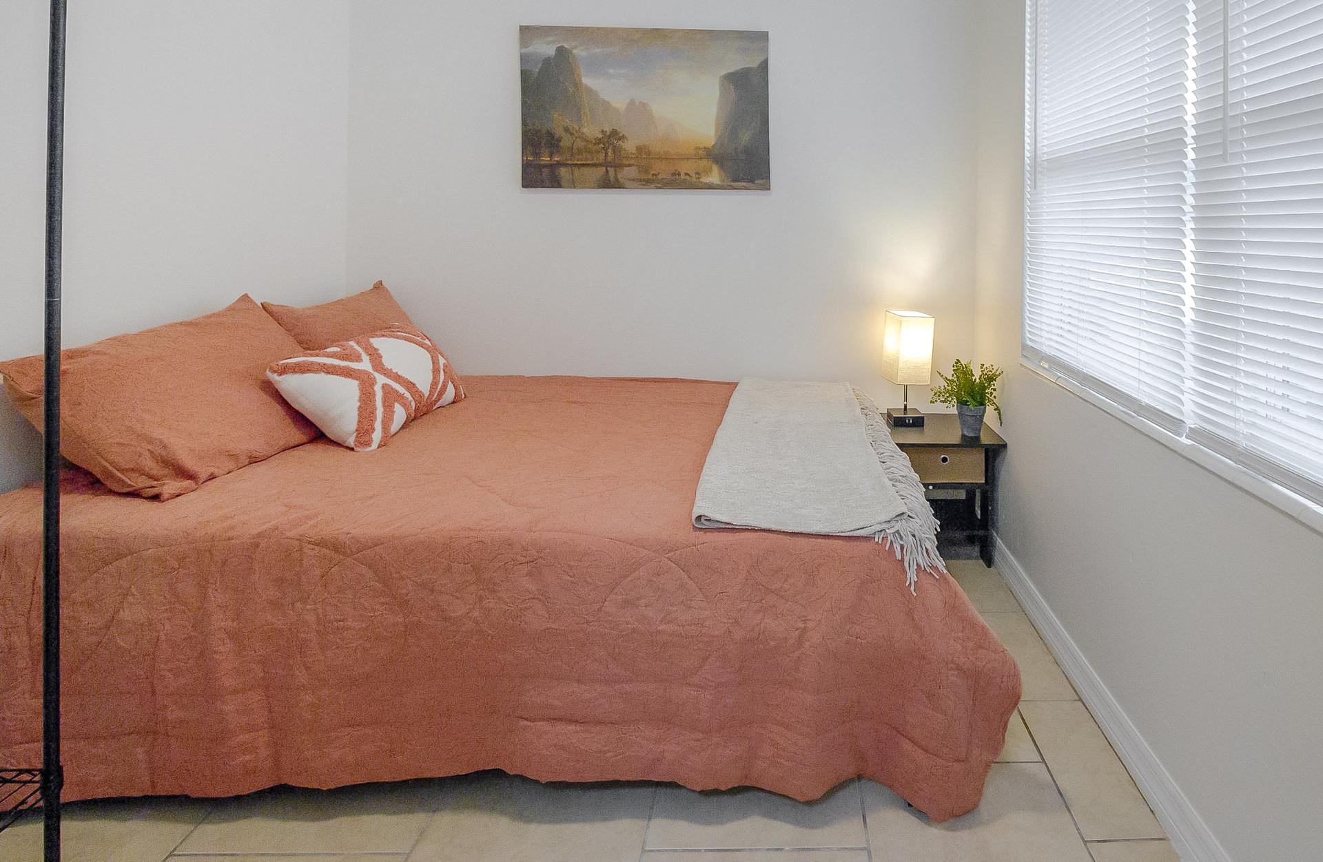 bedroom, detected:window blind, bed