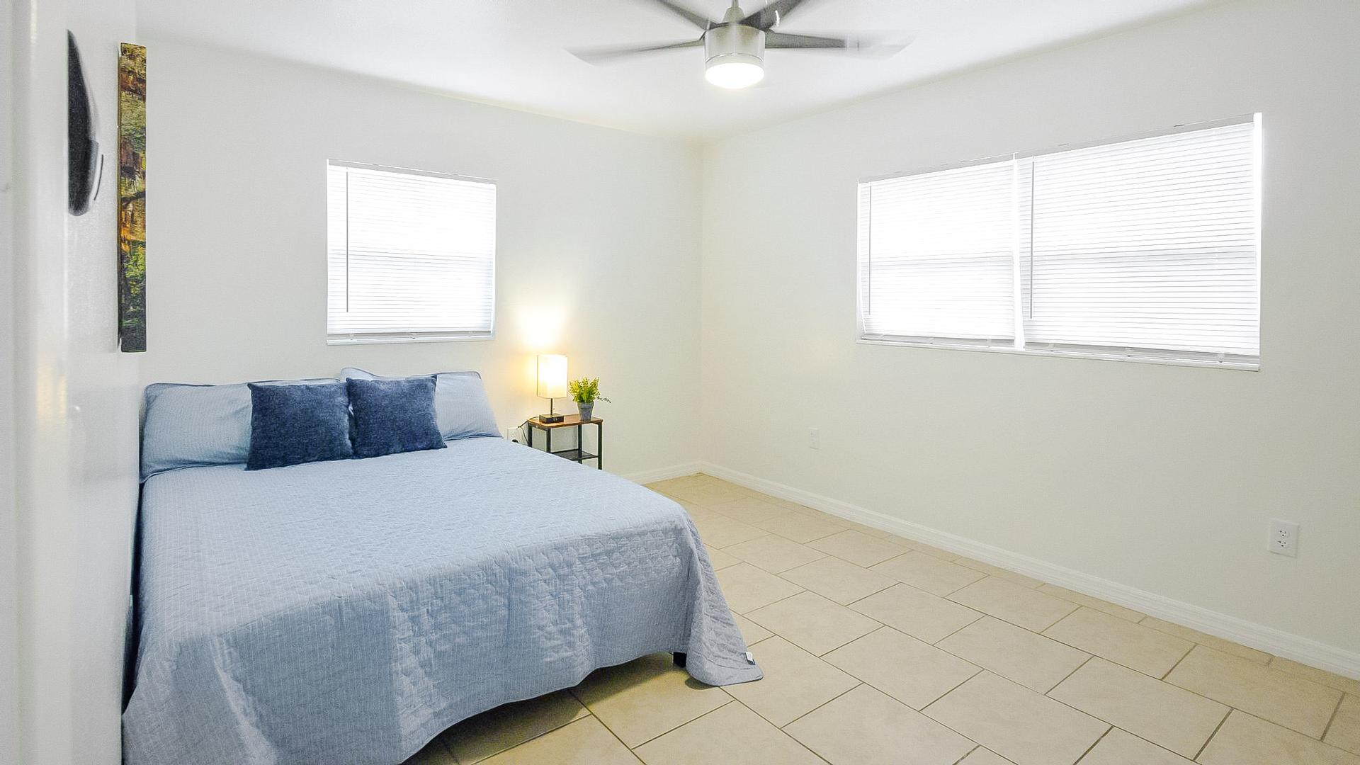bedroom, detected:ceiling fan, bed, window blind