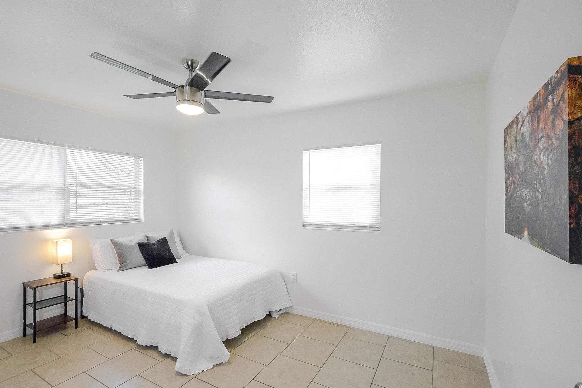 bedroom, detected:ceiling fan, window blind, bed