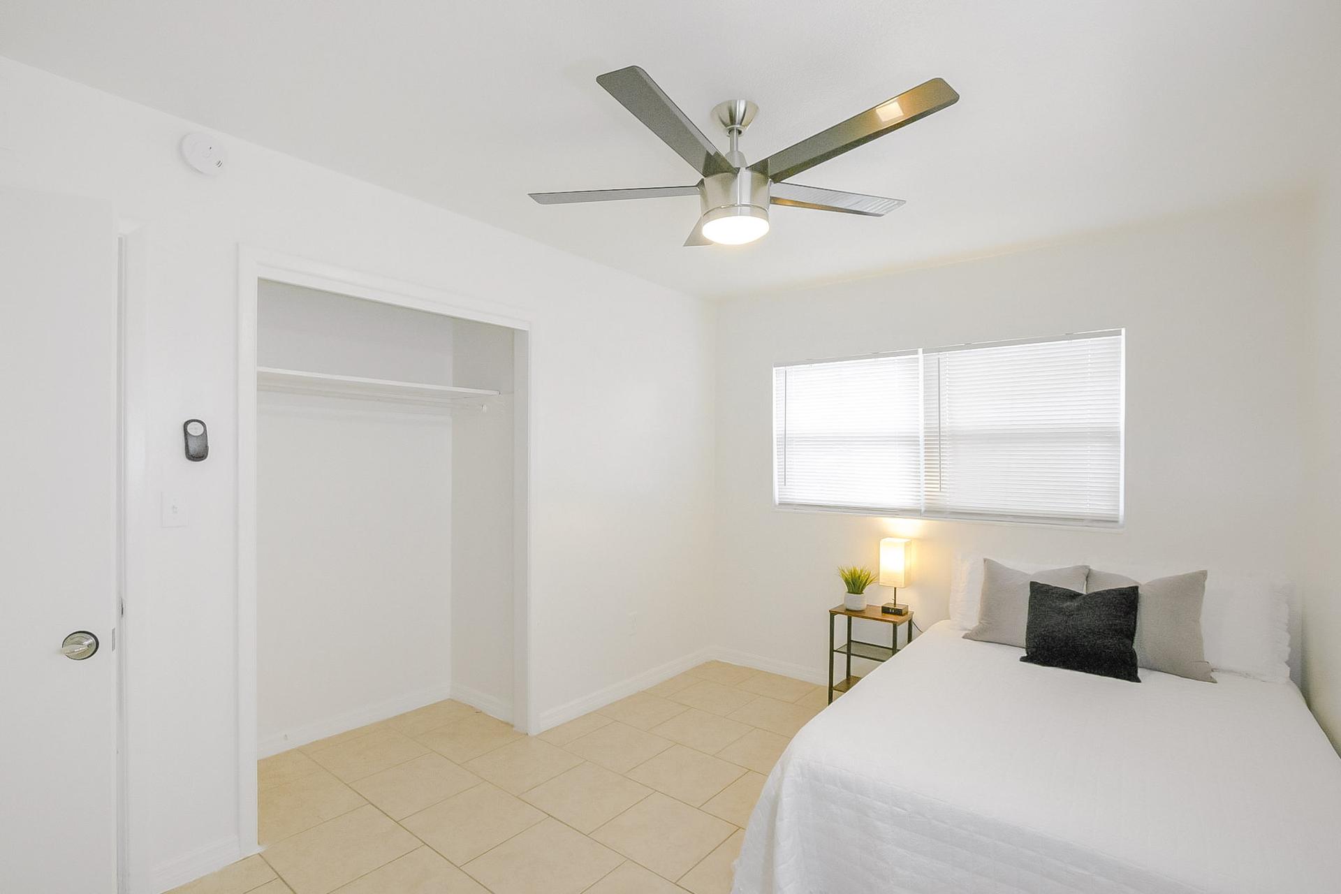 bedroom, detected:ceiling fan, window blind, bed