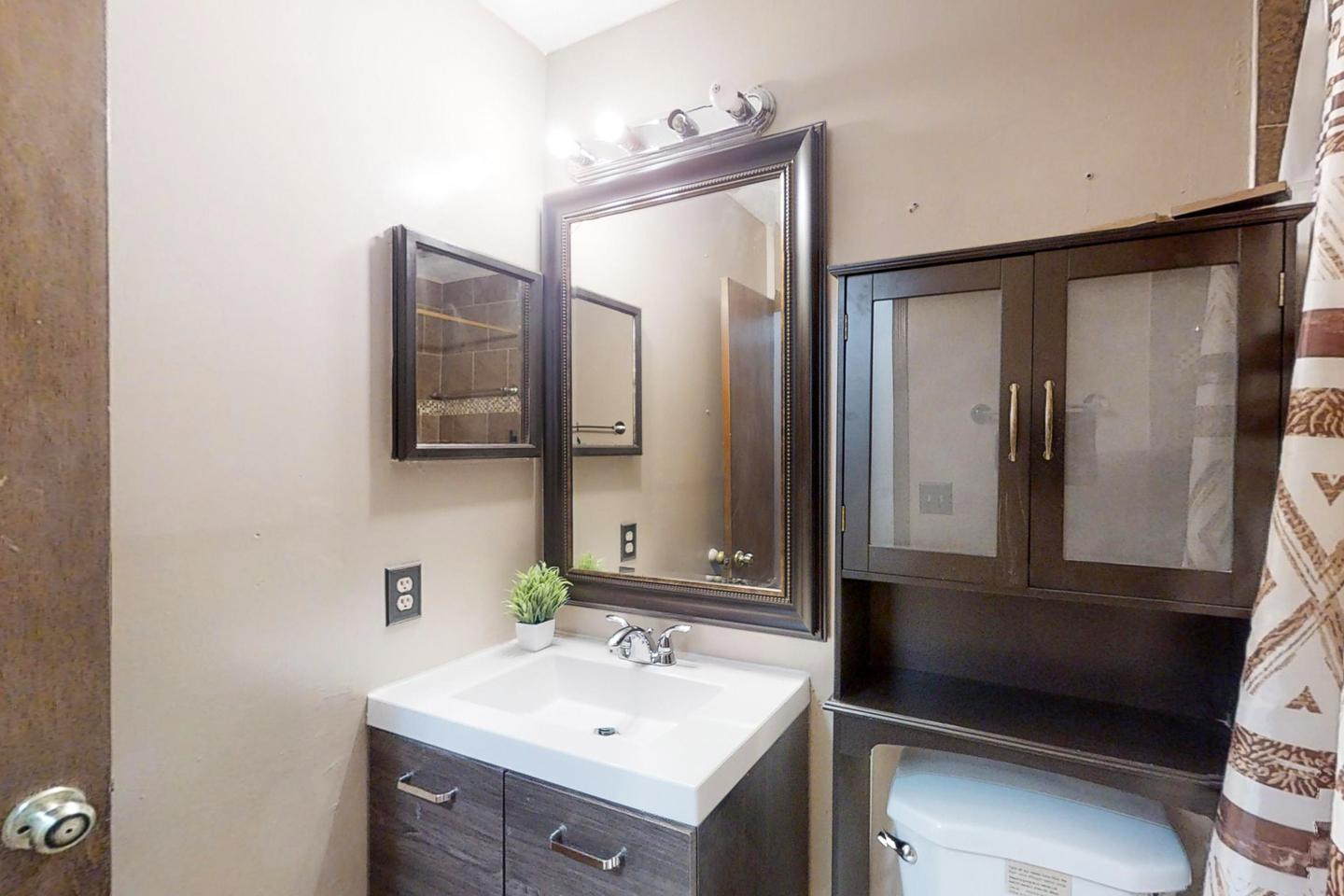 Bathroom(s)
