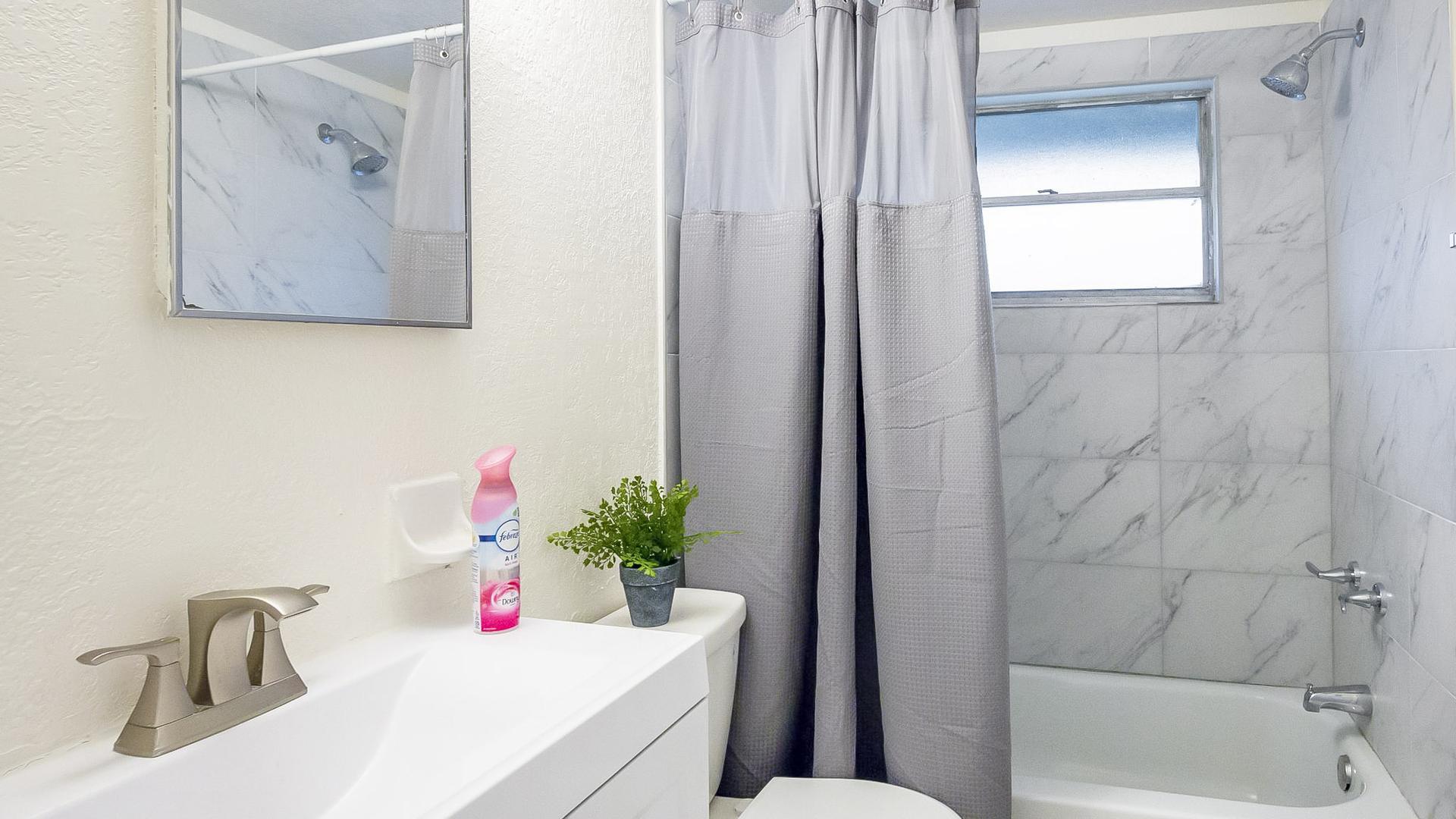 Bathroom(s)