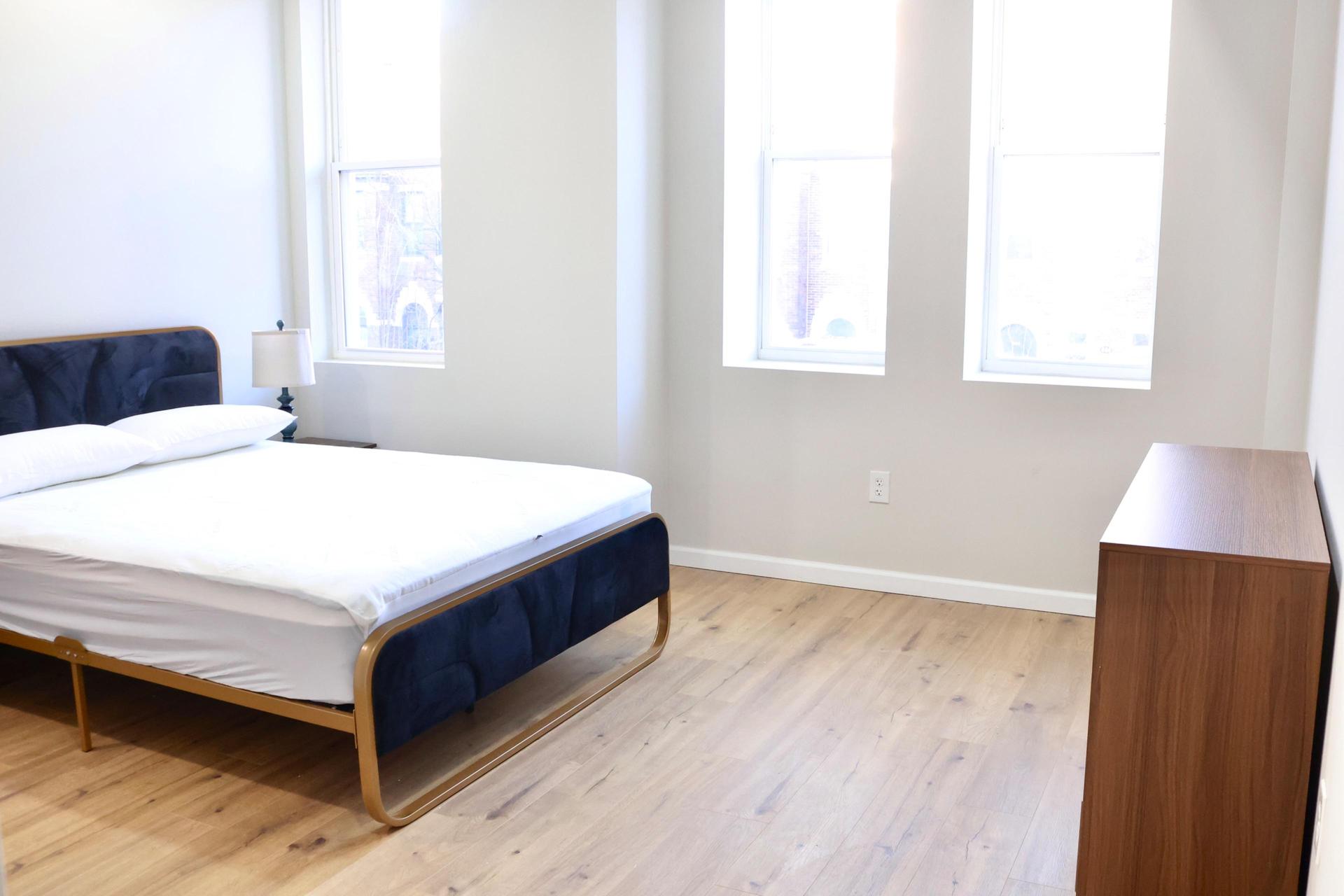 Equipped with dresser, 2 night stands, mirrored closet