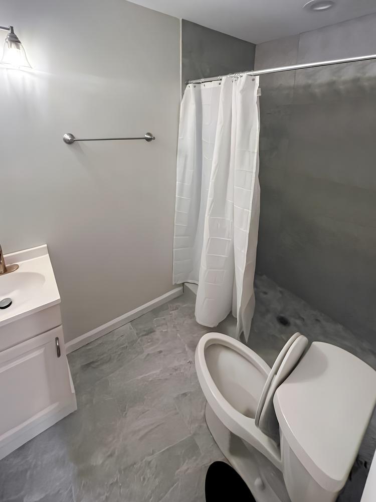 Bathroom(s)
