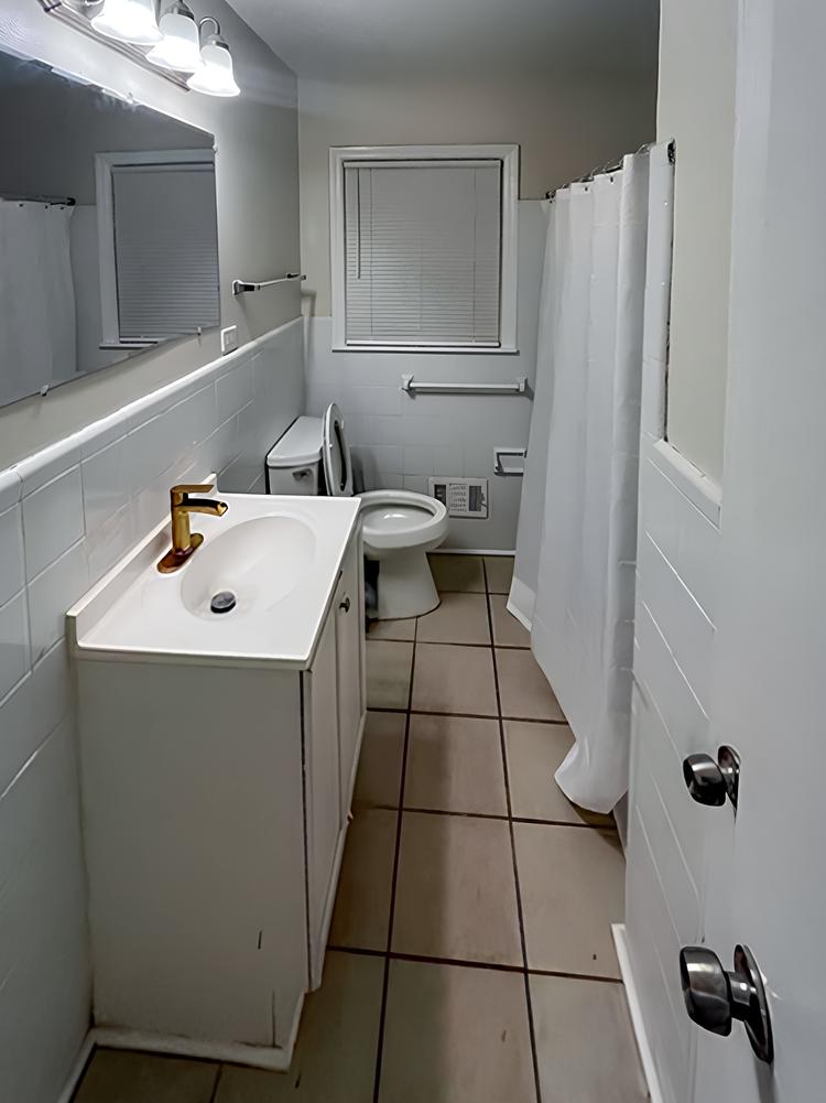 Bathroom(s)