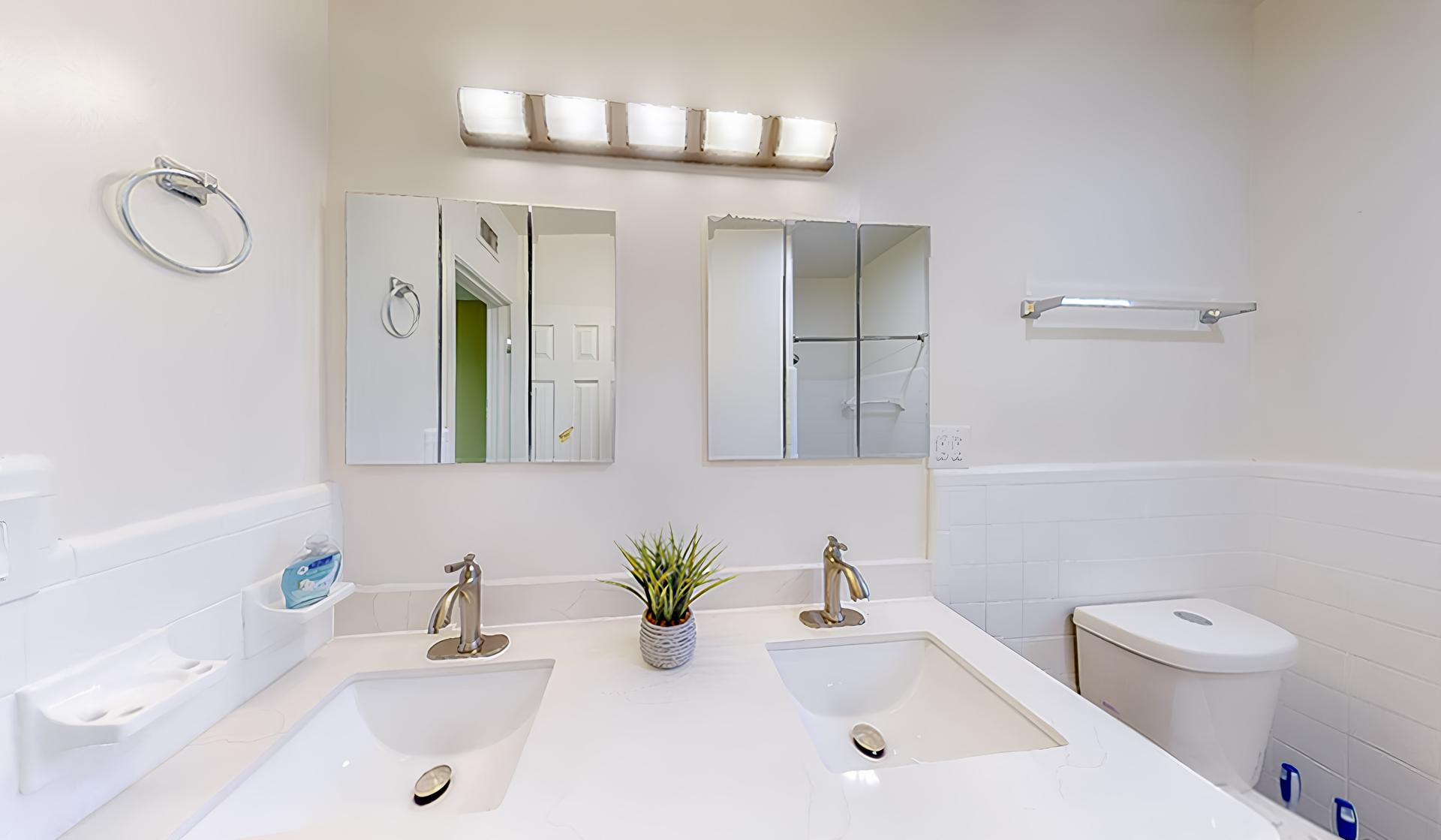 Bathroom(s)