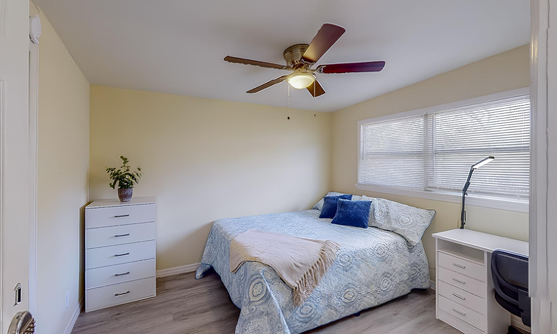 bedroom, detected:ceiling fan, window blind, bed