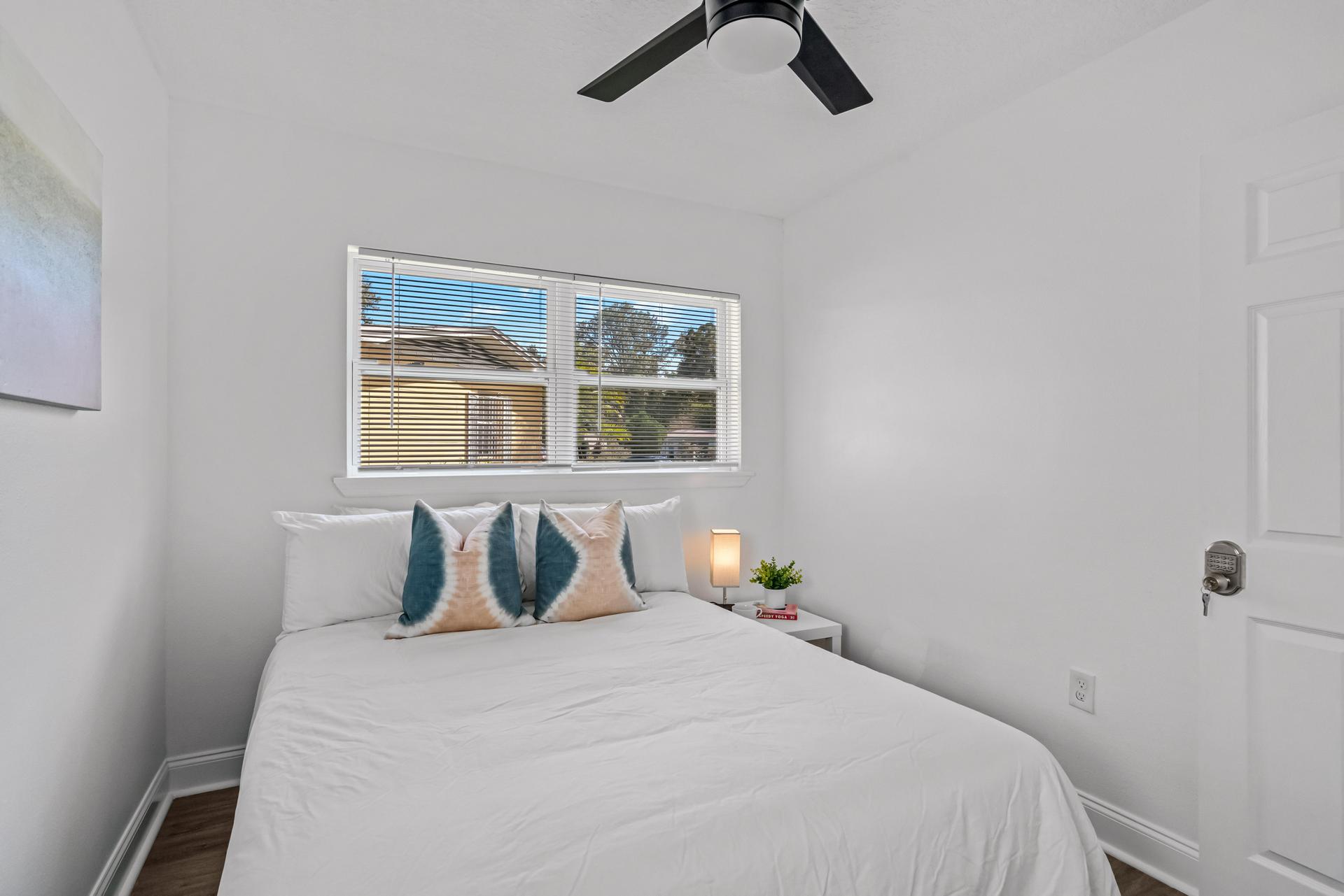 bedroom, detected:ceiling fan, bed, window blind