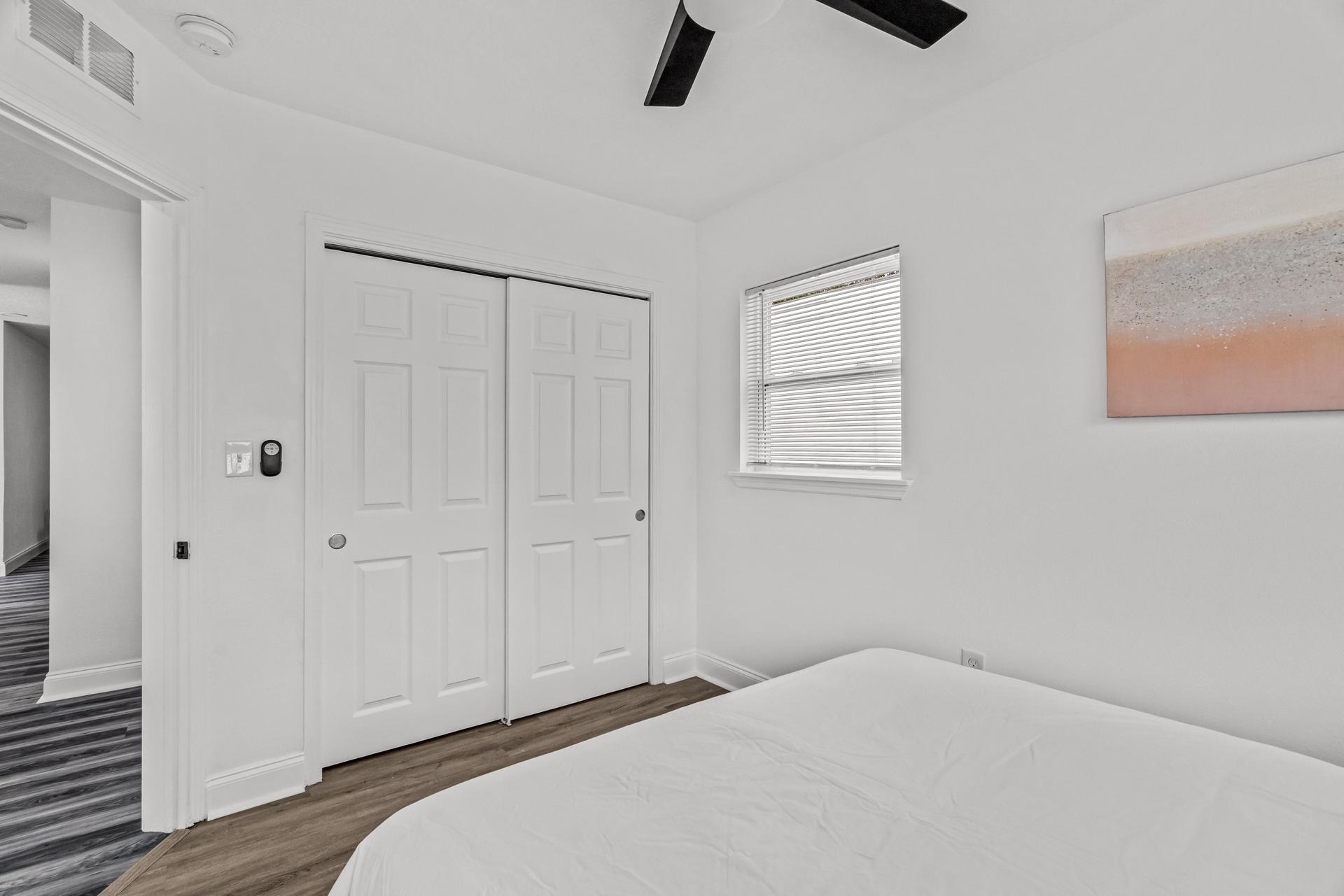 bedroom, detected:ceiling fan, bed, window blind
