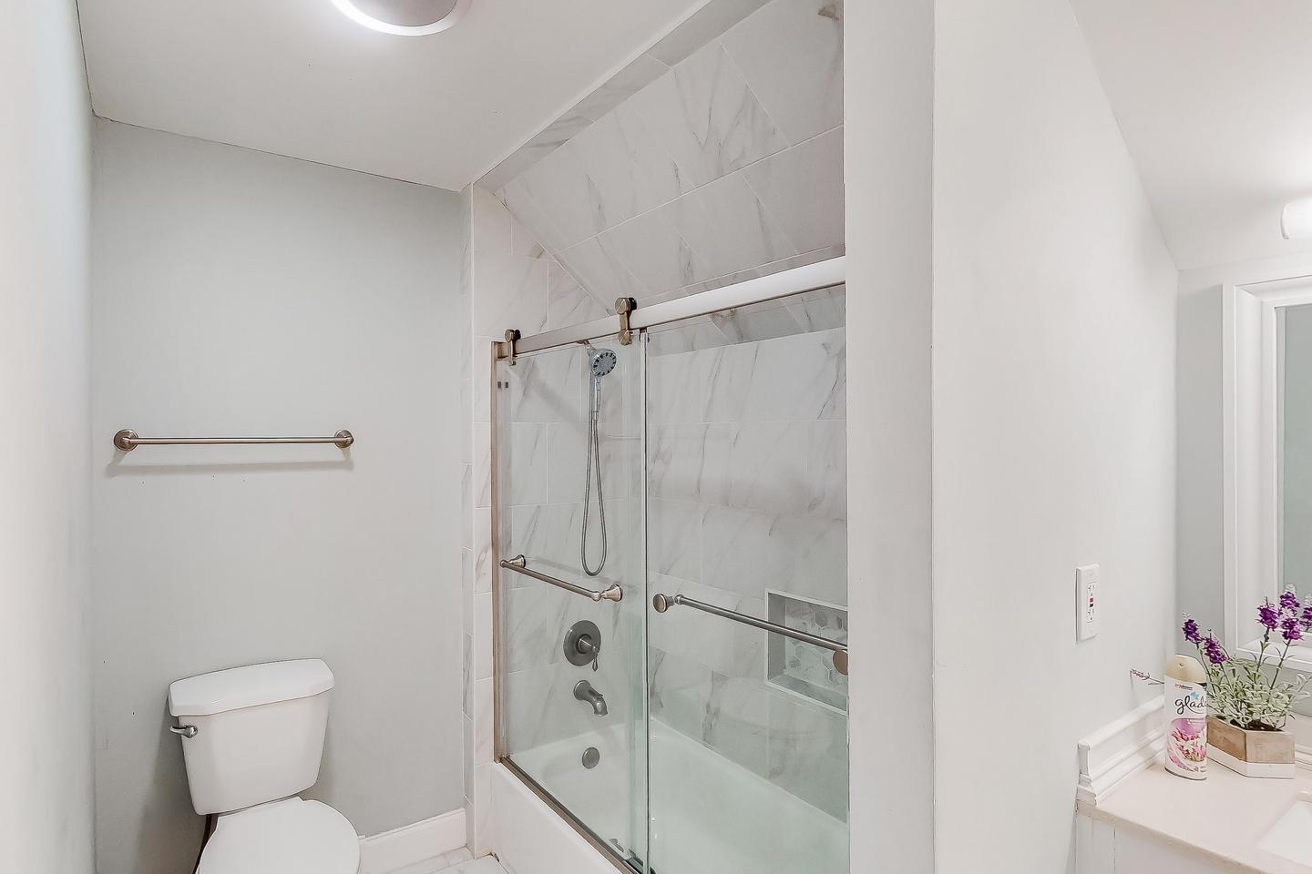 Bathroom(s)