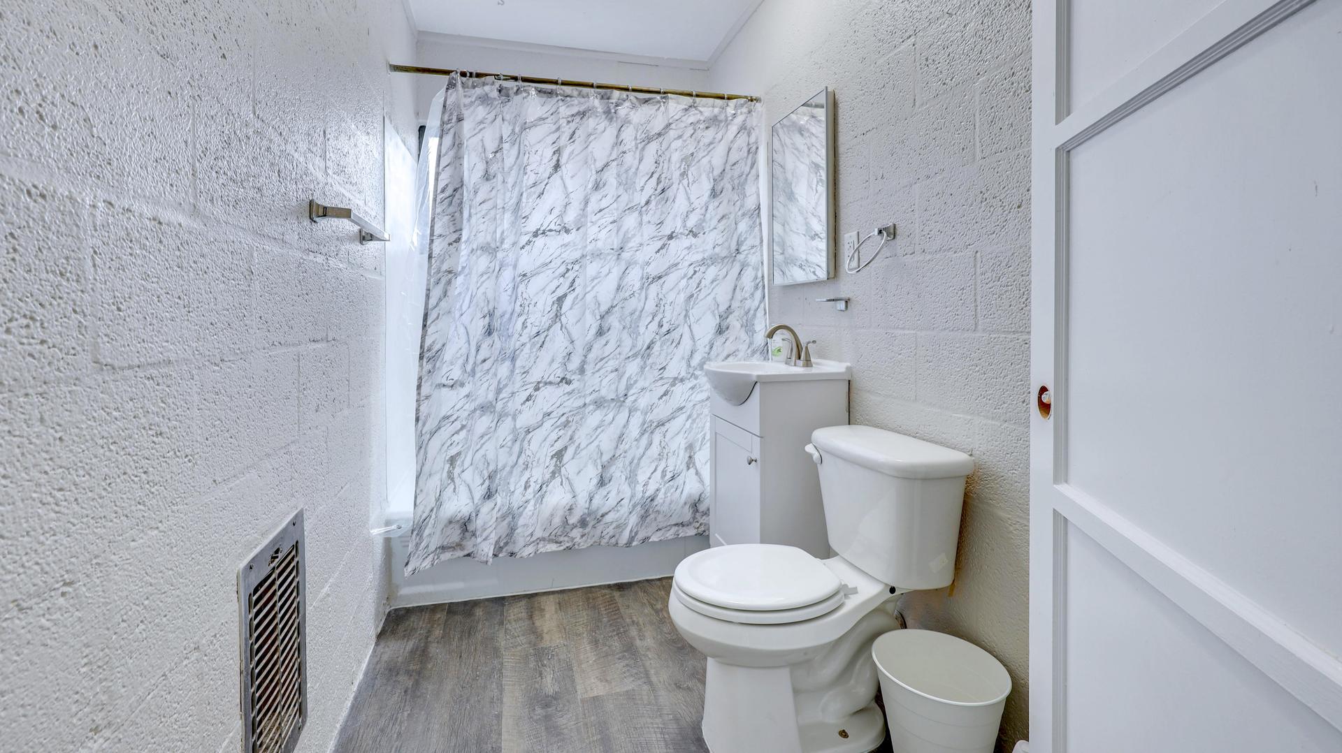 Bathroom(s)