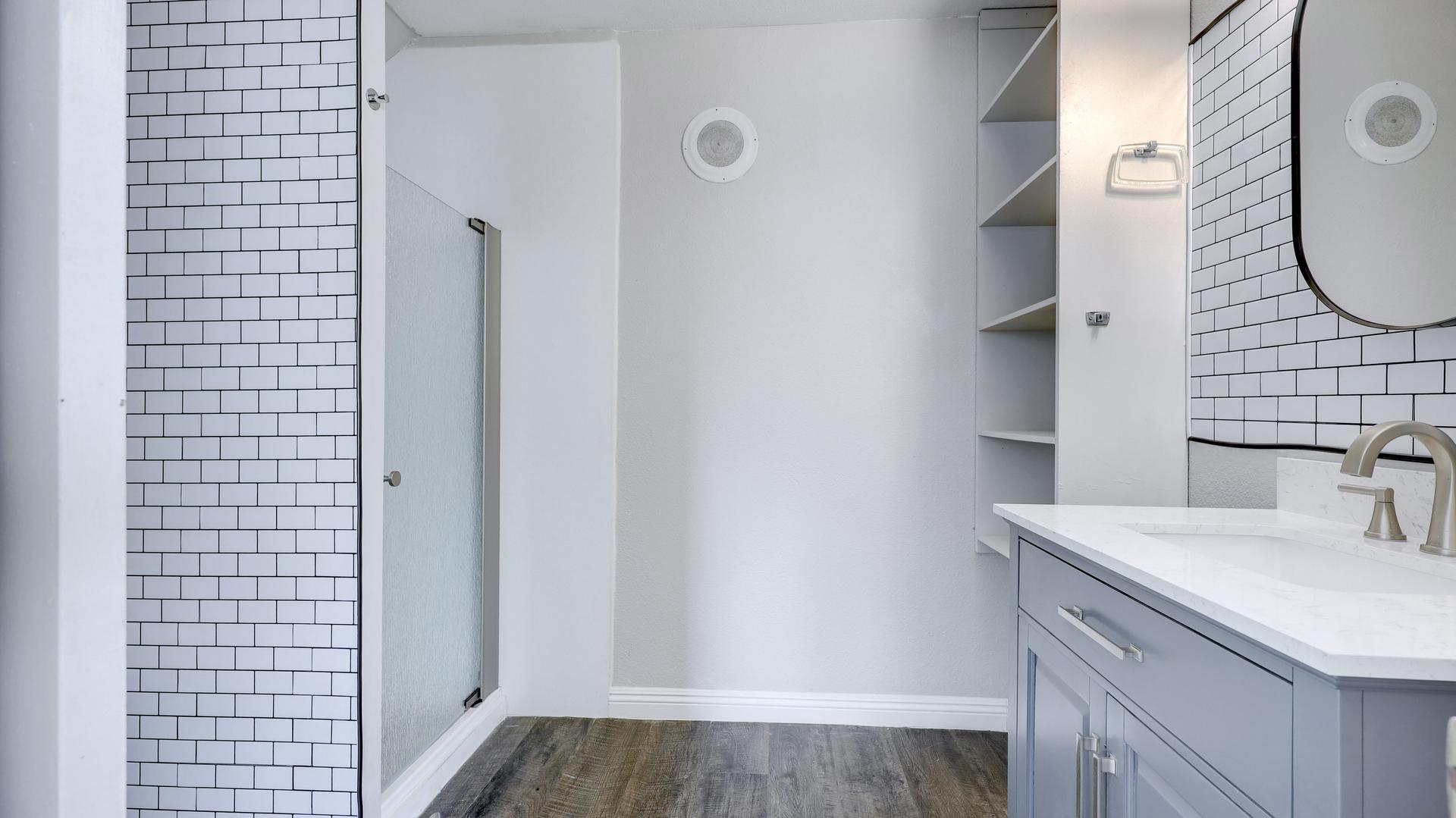 Bathroom(s)