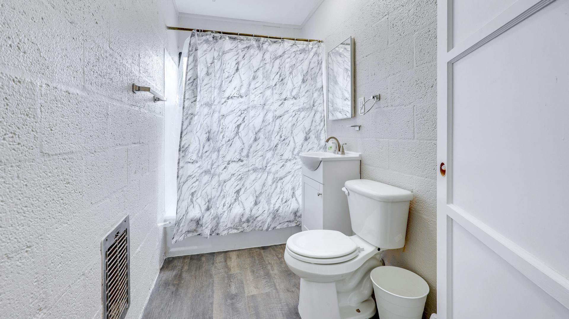 Bathroom(s)