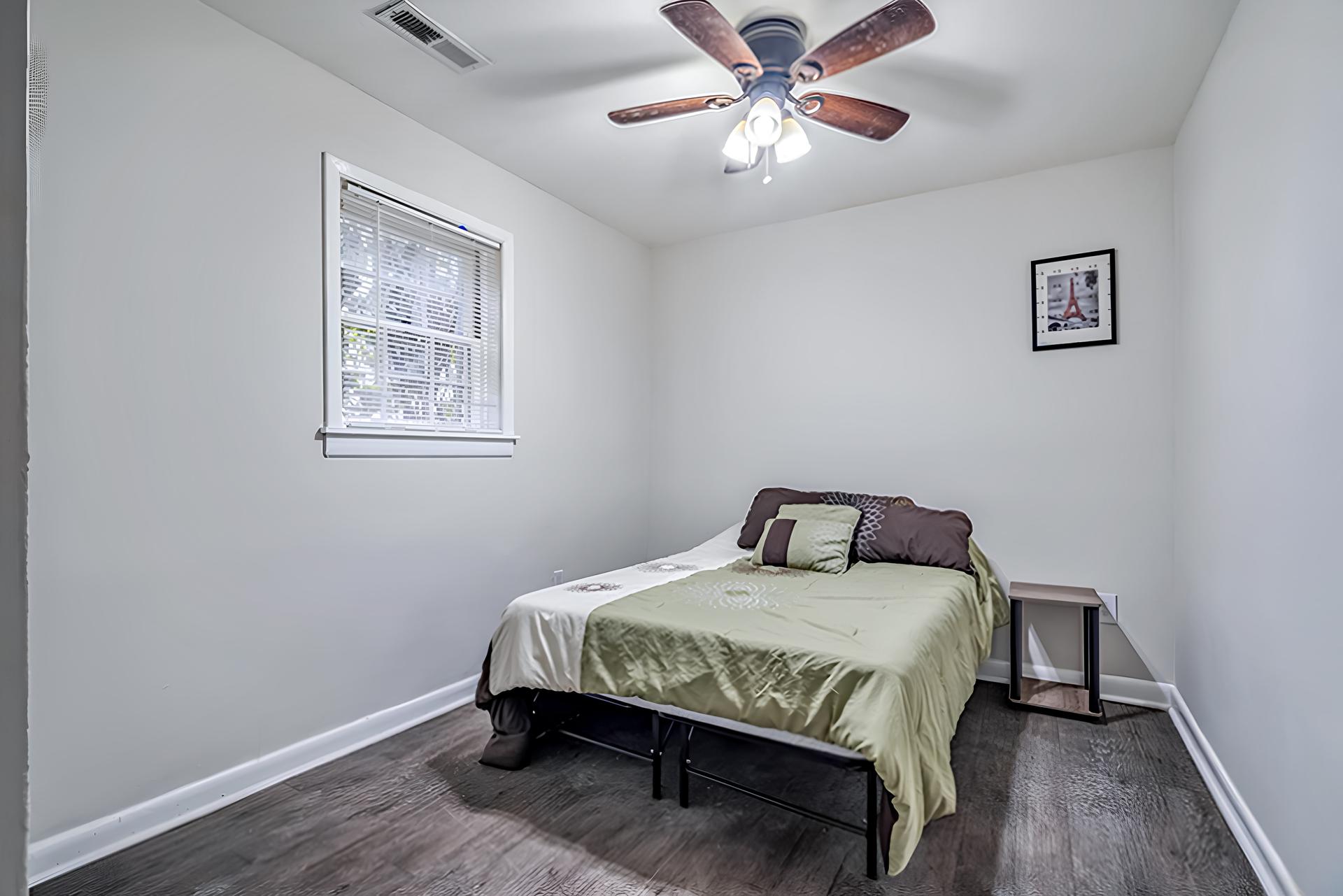 bedroom, detected:ceiling fan, bed, window blind