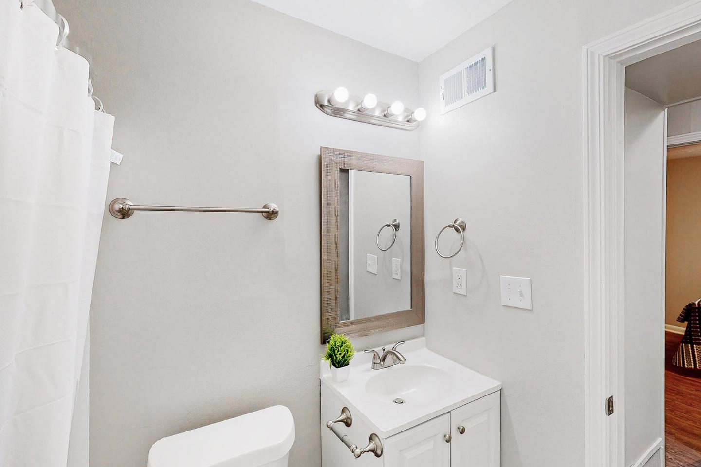 Bathroom(s)