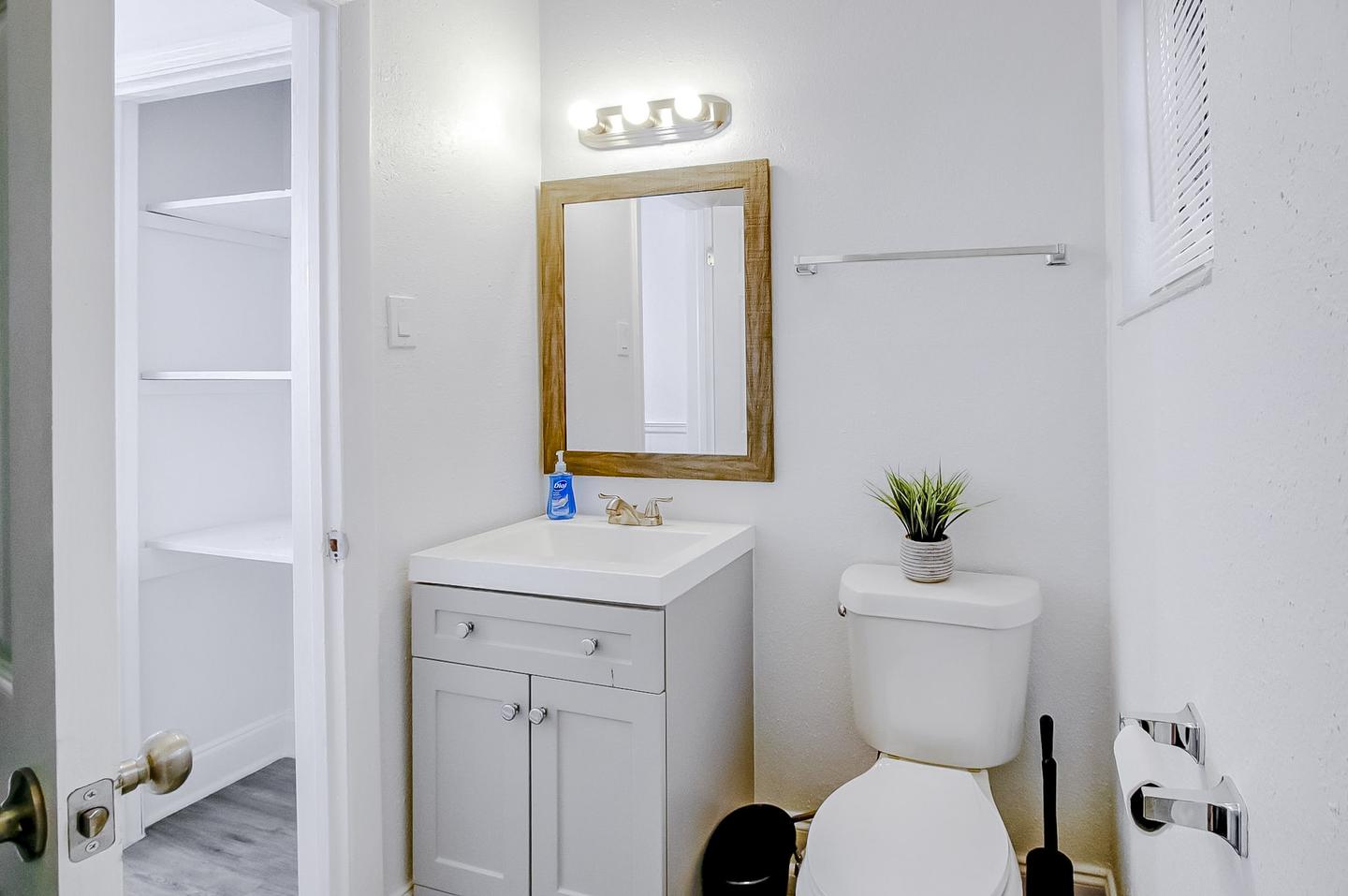 Bathroom(s)