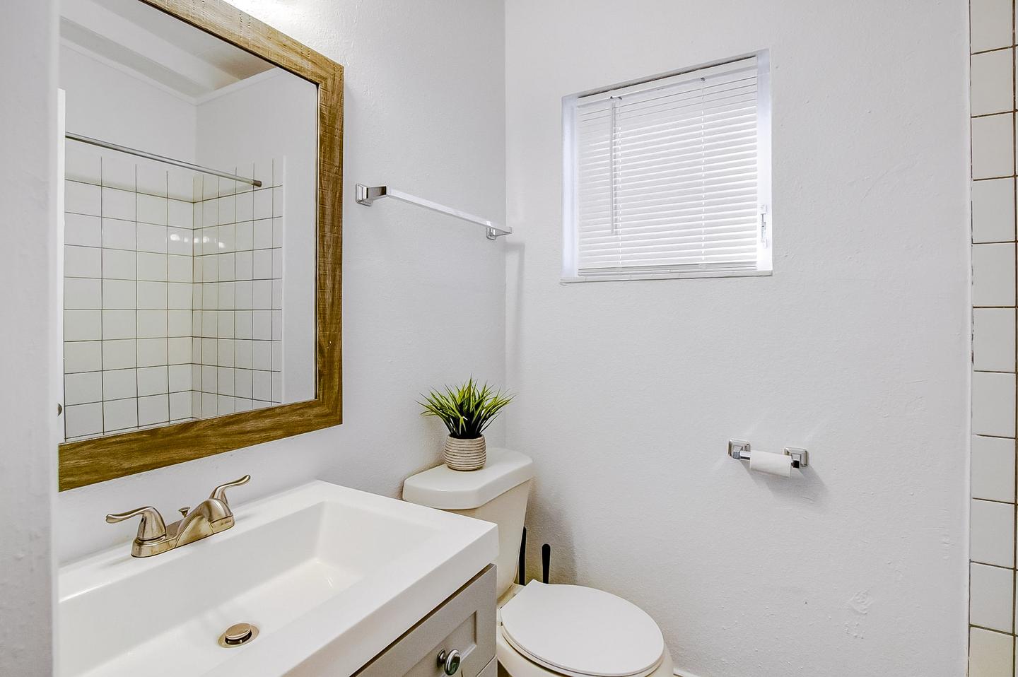 Bathroom(s)