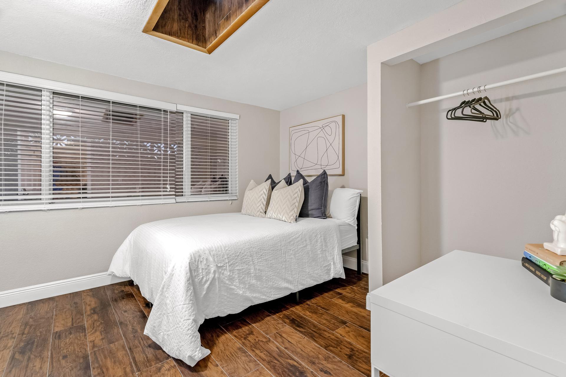 bedroom, detected:bed, window blind